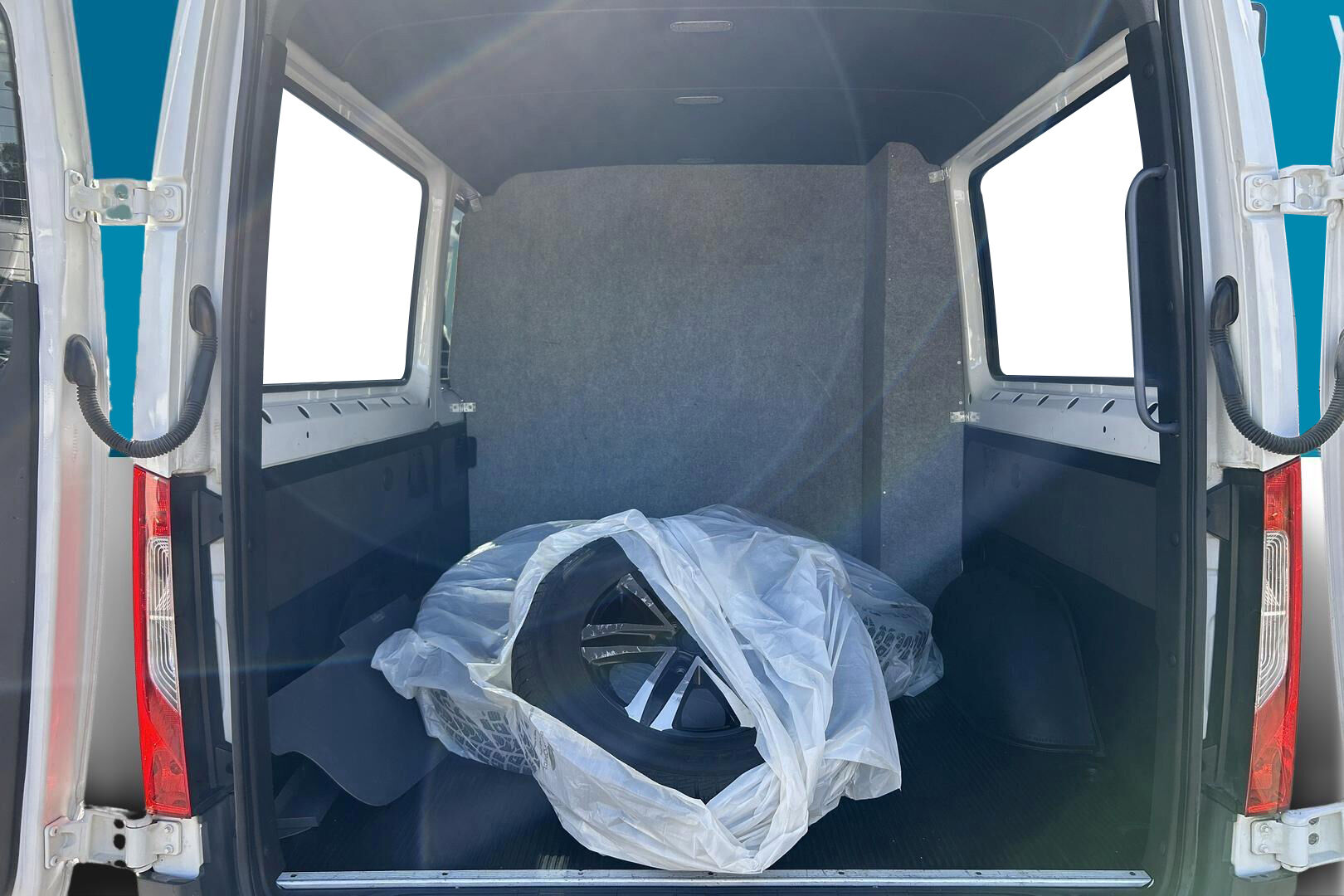 Mercedes-Benz Sprinter iso kuva 12