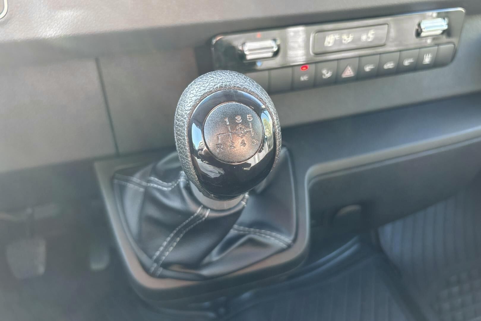 Mercedes-Benz Sprinter iso kuva 29