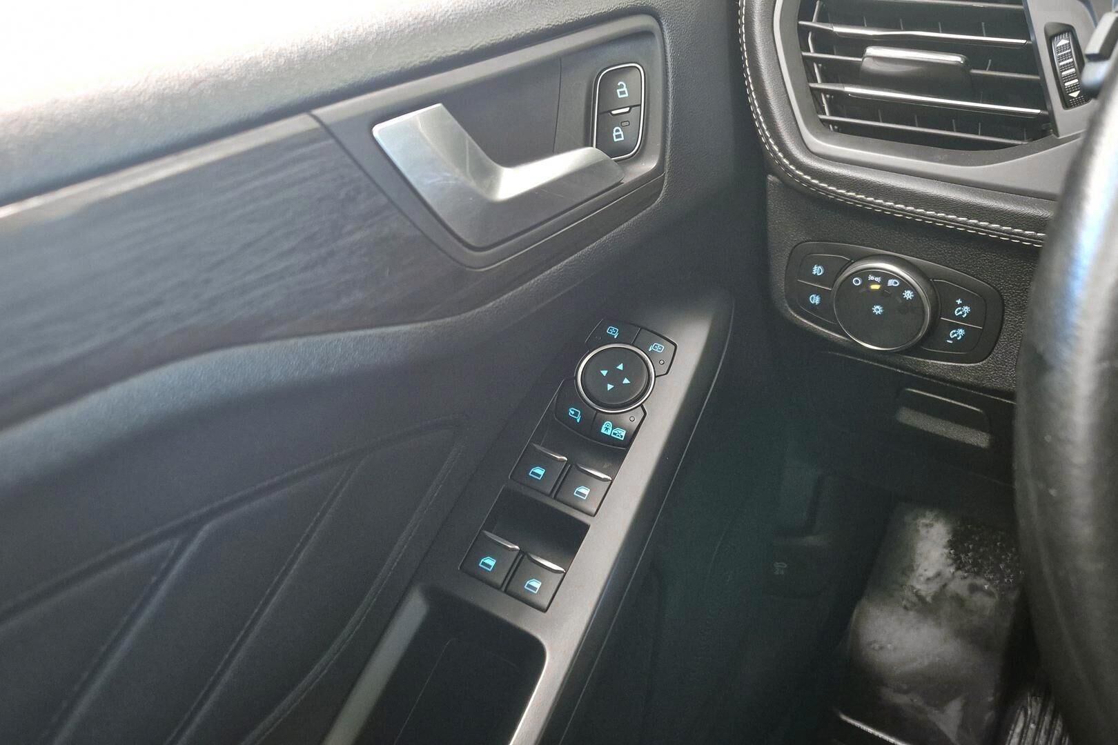 Ford Focus iso kuva 21