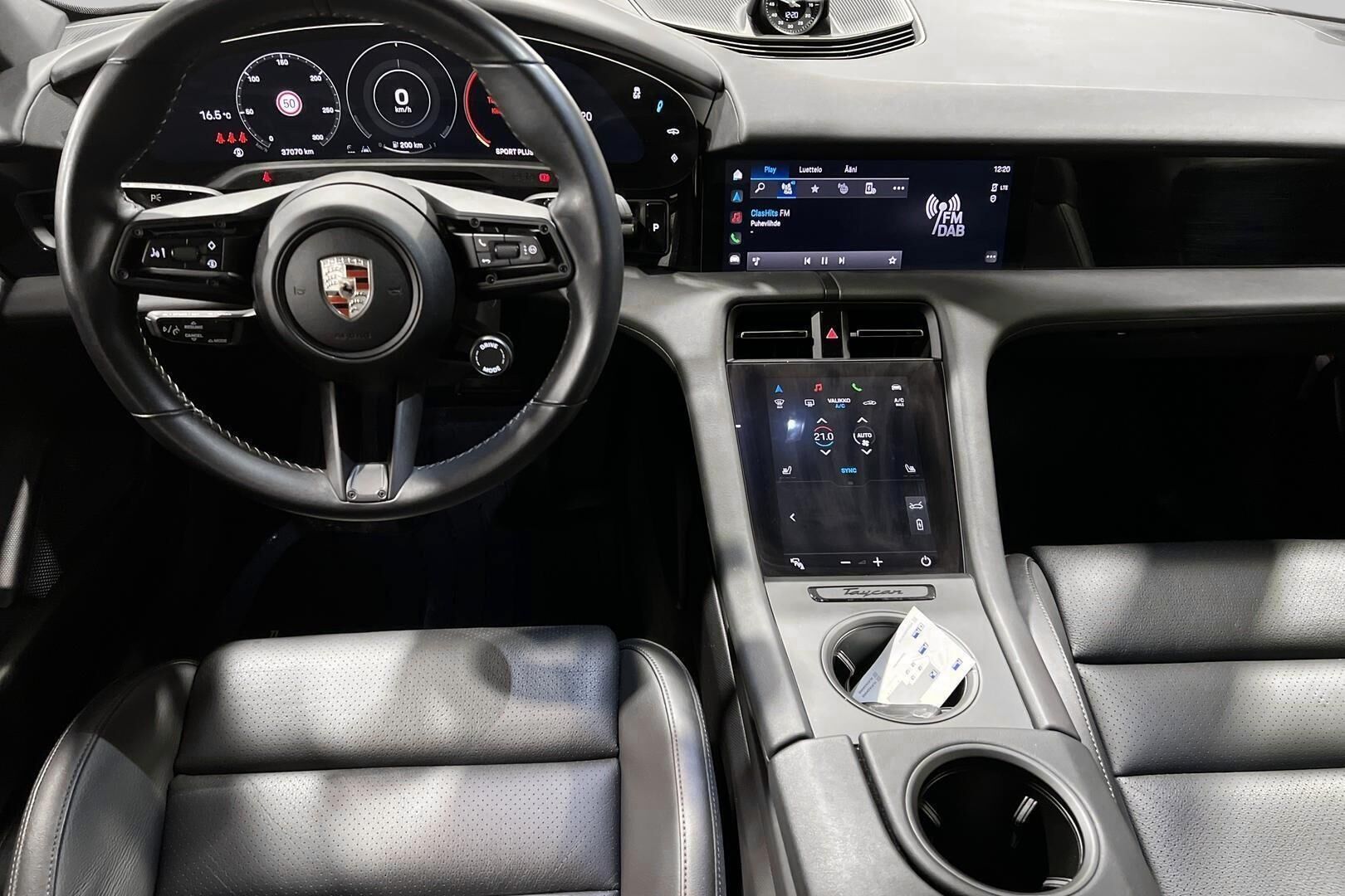 Porsche Taycan iso kuva 10