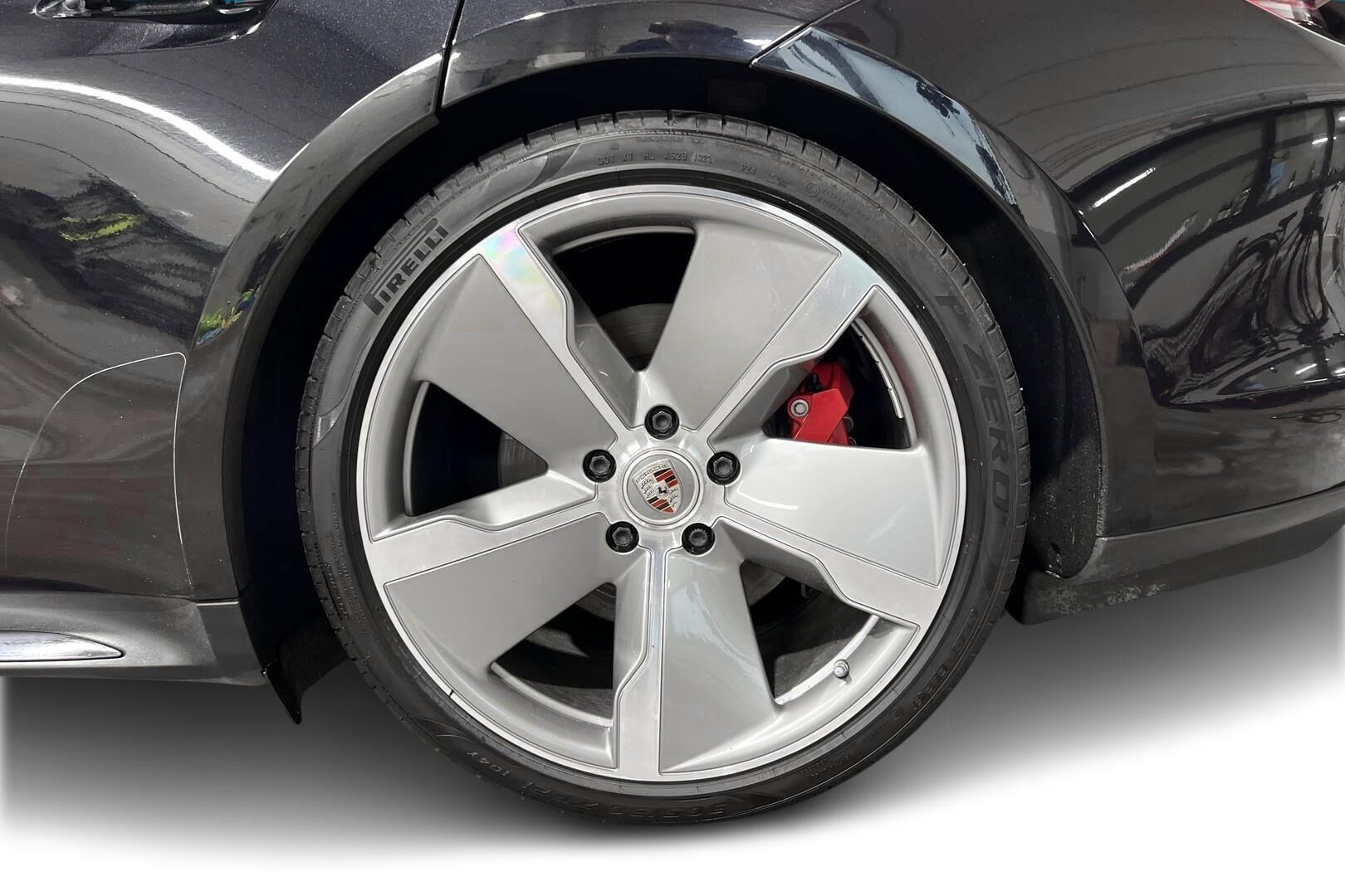 Porsche Taycan iso kuva 12
