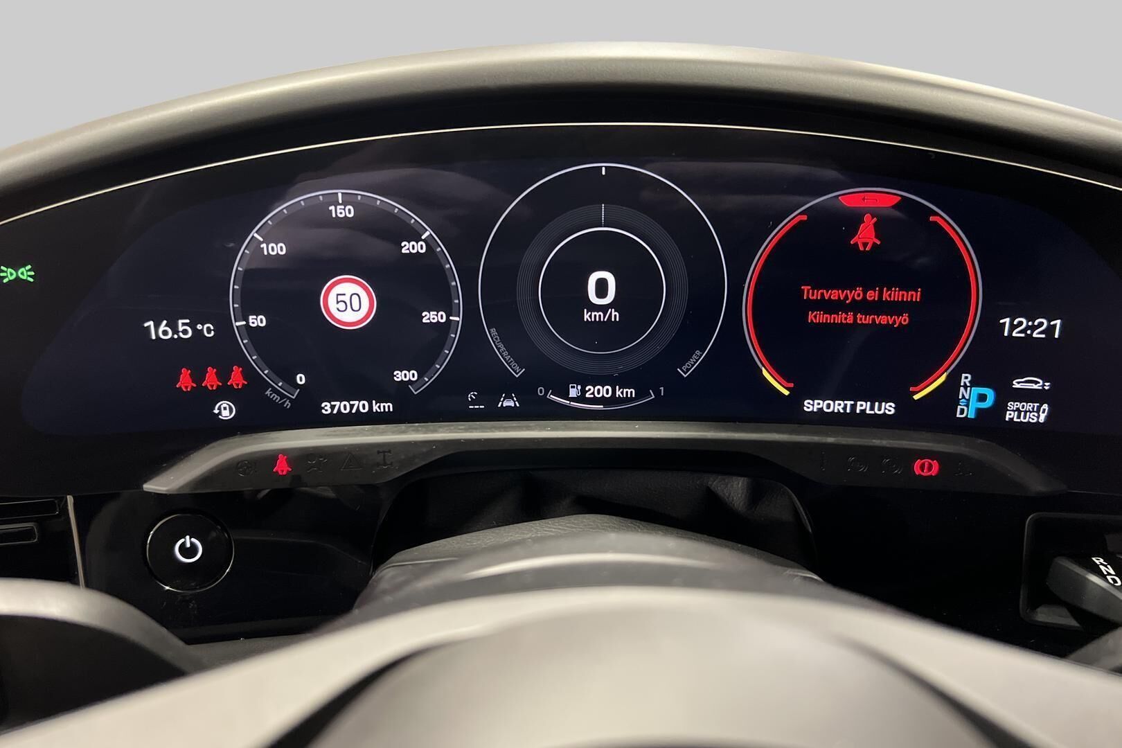 Porsche Taycan iso kuva 17