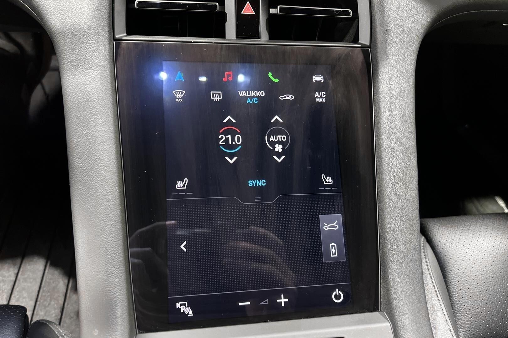 Porsche Taycan iso kuva 18