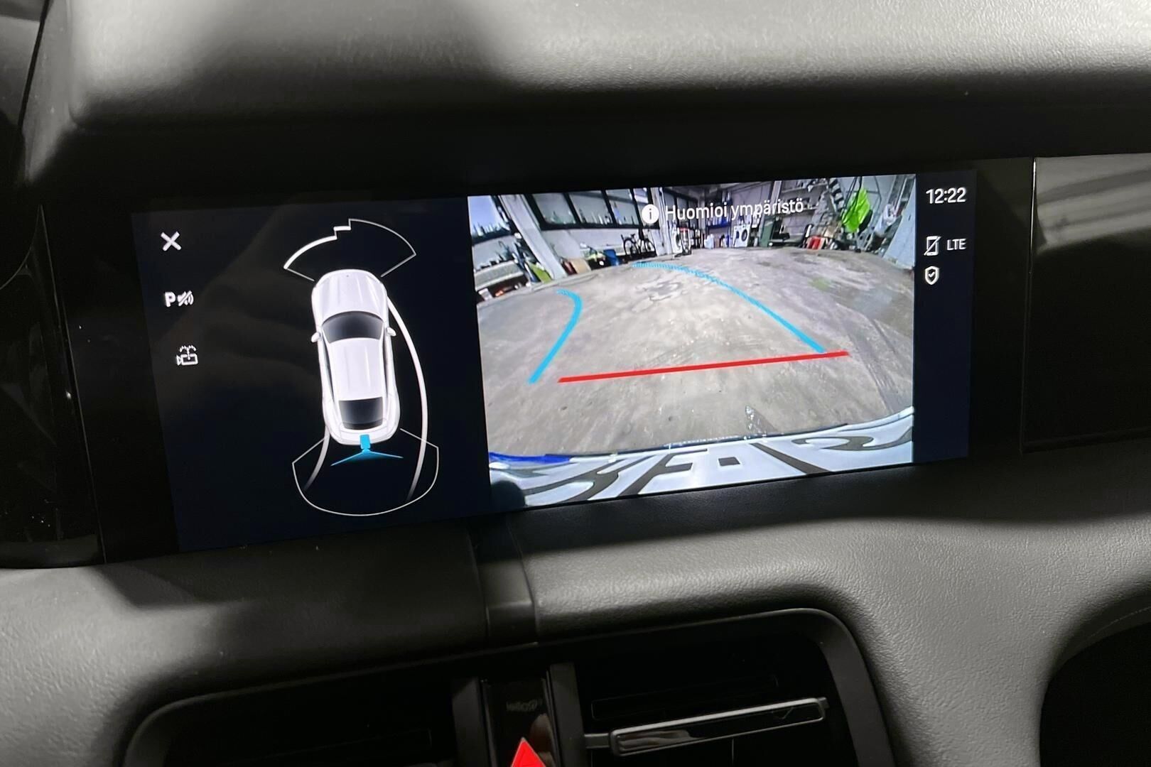 Porsche Taycan iso kuva 25