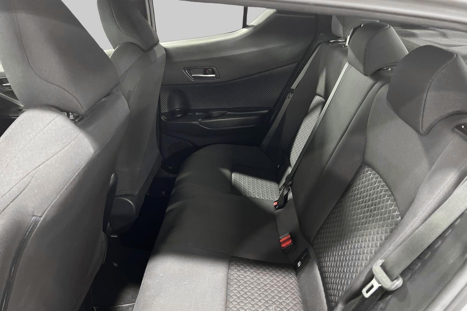 Toyota C-HR iso kuva 3