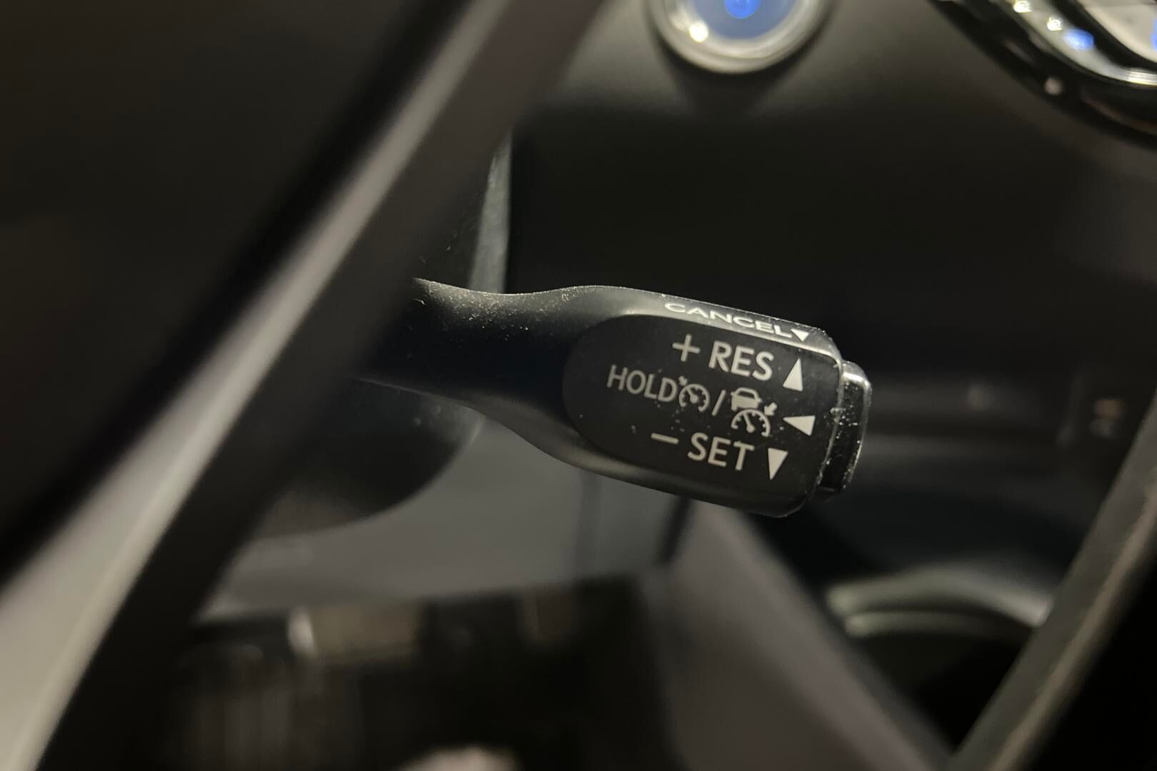 Toyota C-HR iso kuva 10