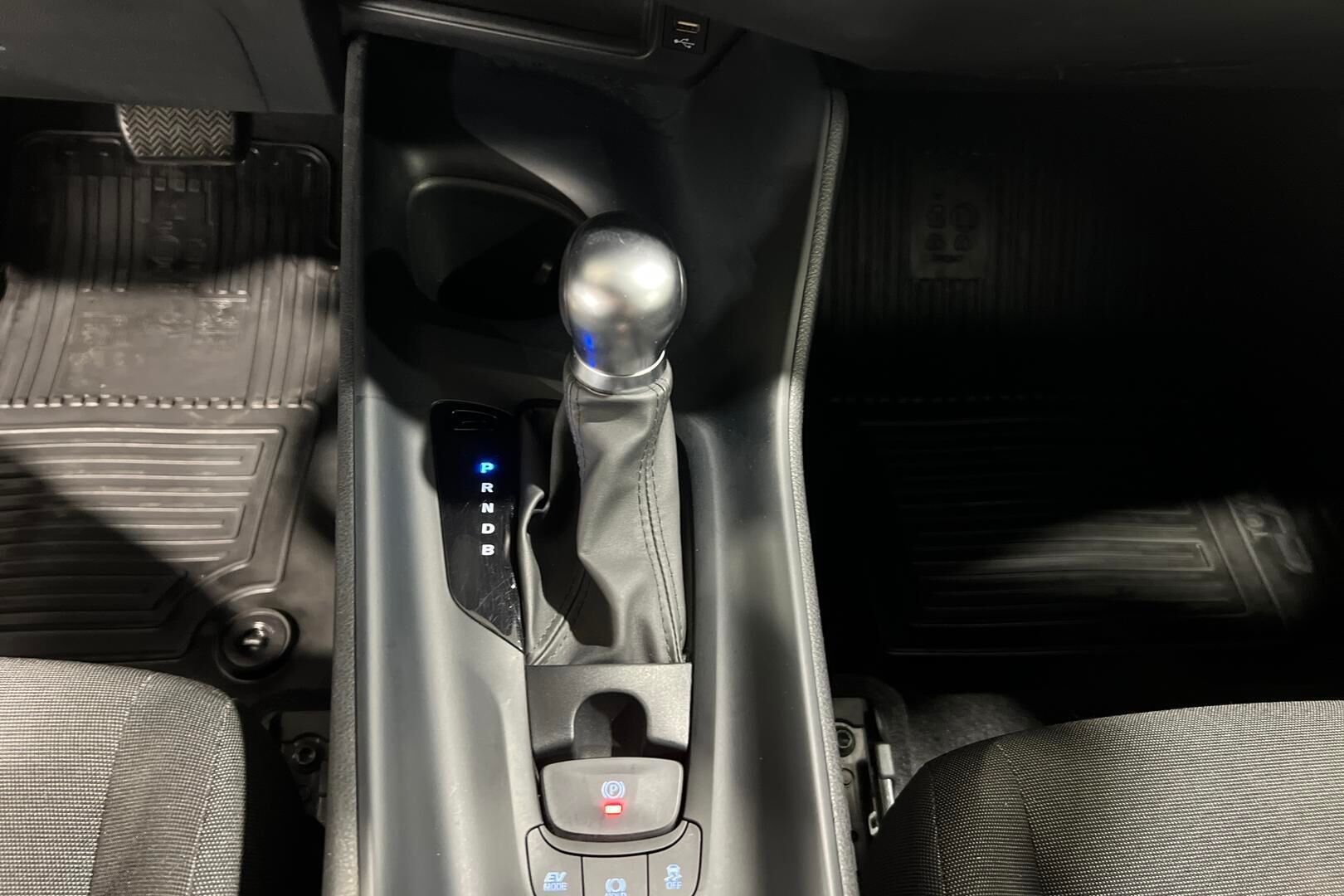 Toyota C-HR iso kuva 12