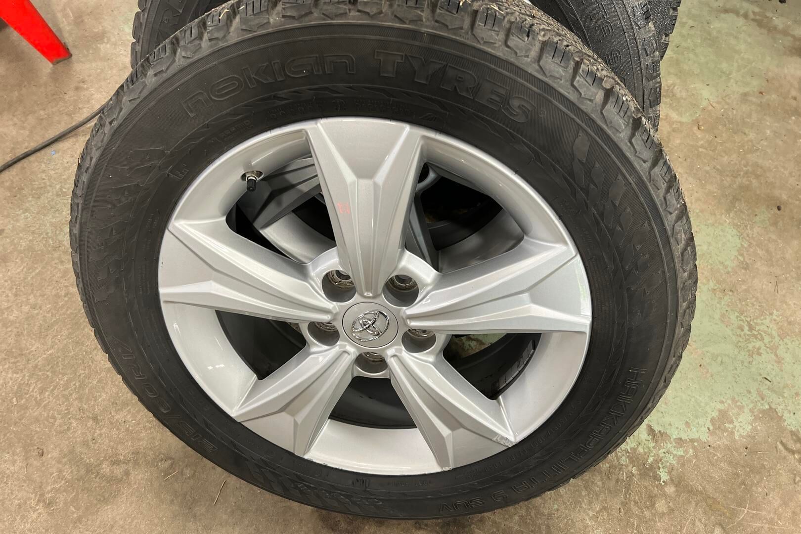 Toyota C-HR iso kuva 25