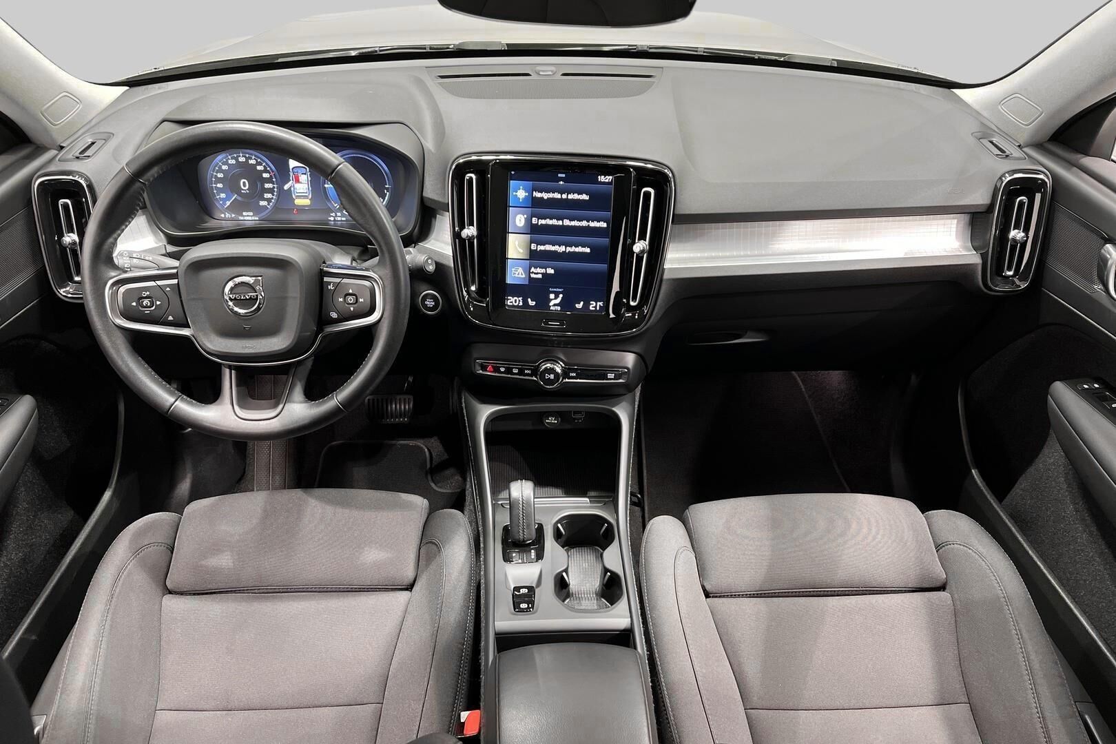 Volvo XC40 iso kuva 11
