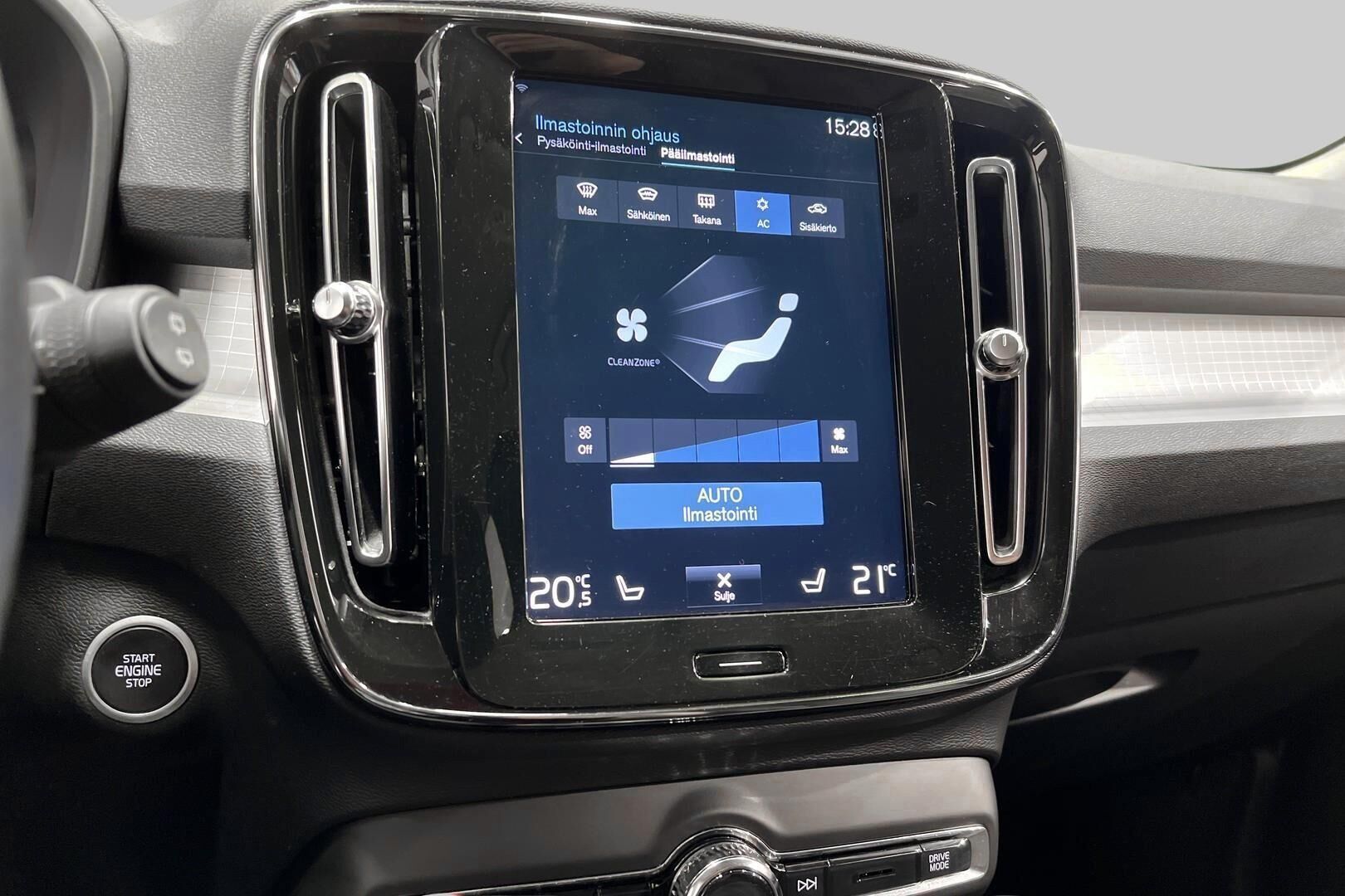 Volvo XC40 iso kuva 16