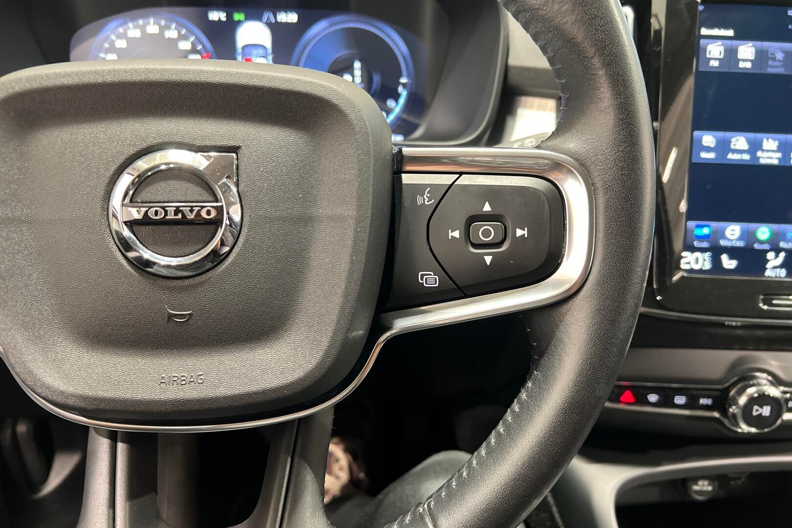 Volvo XC40 iso kuva 22