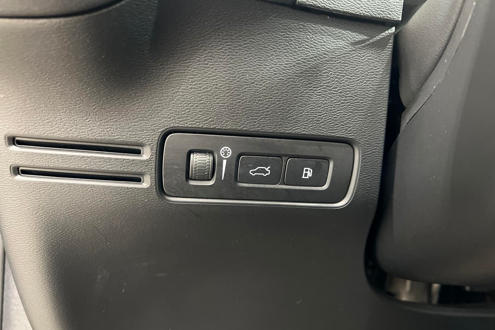 Volvo XC40 iso kuva 24