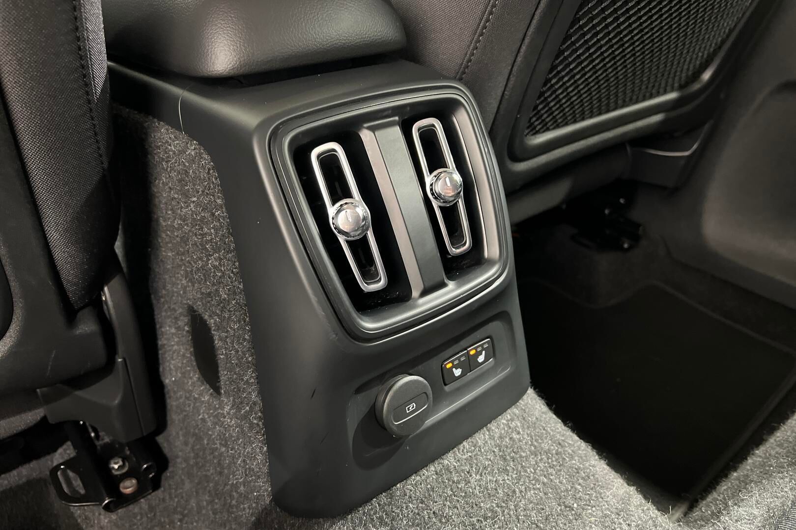 Volvo XC40 iso kuva 27