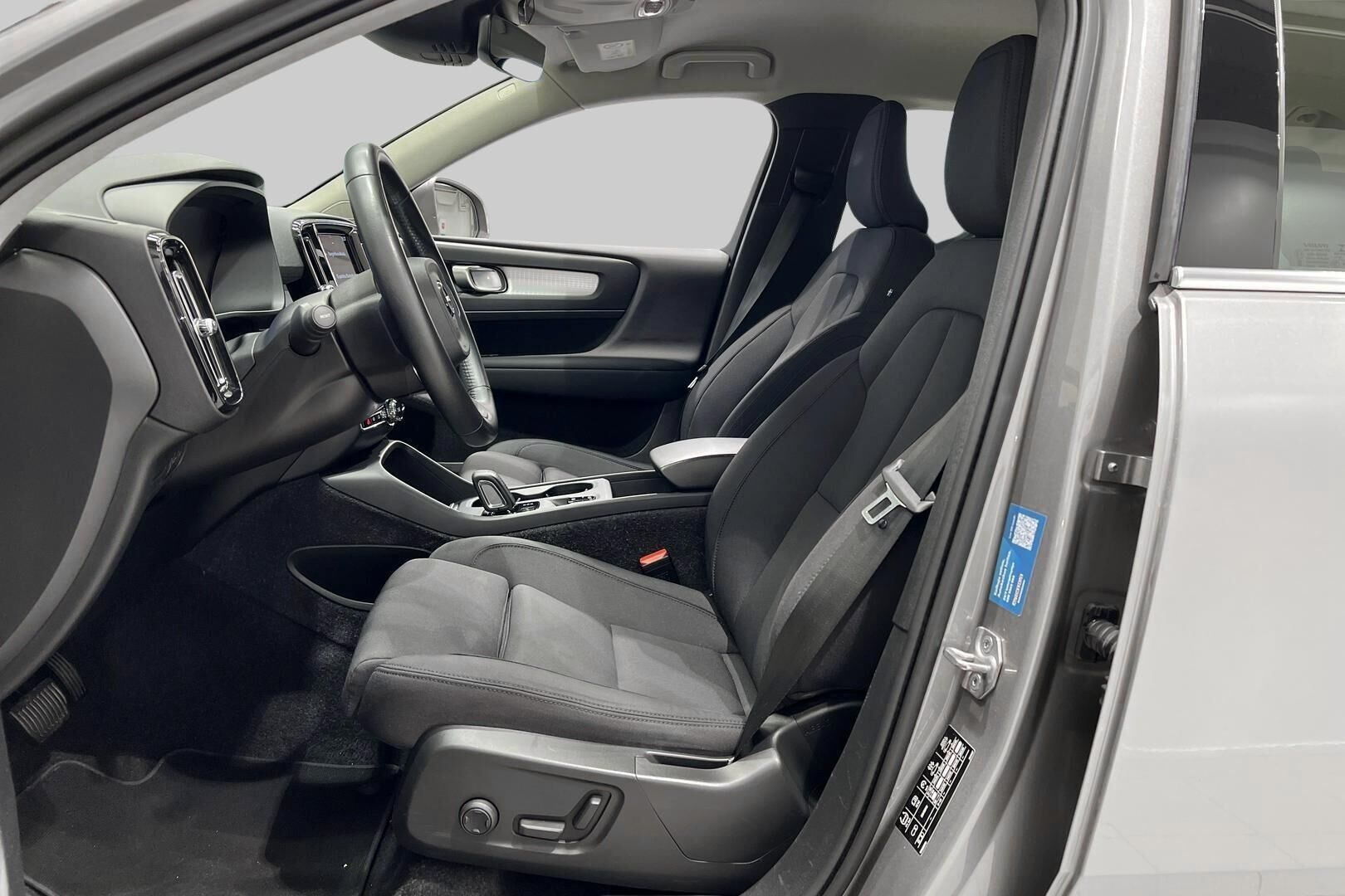Volvo XC40 iso kuva 9