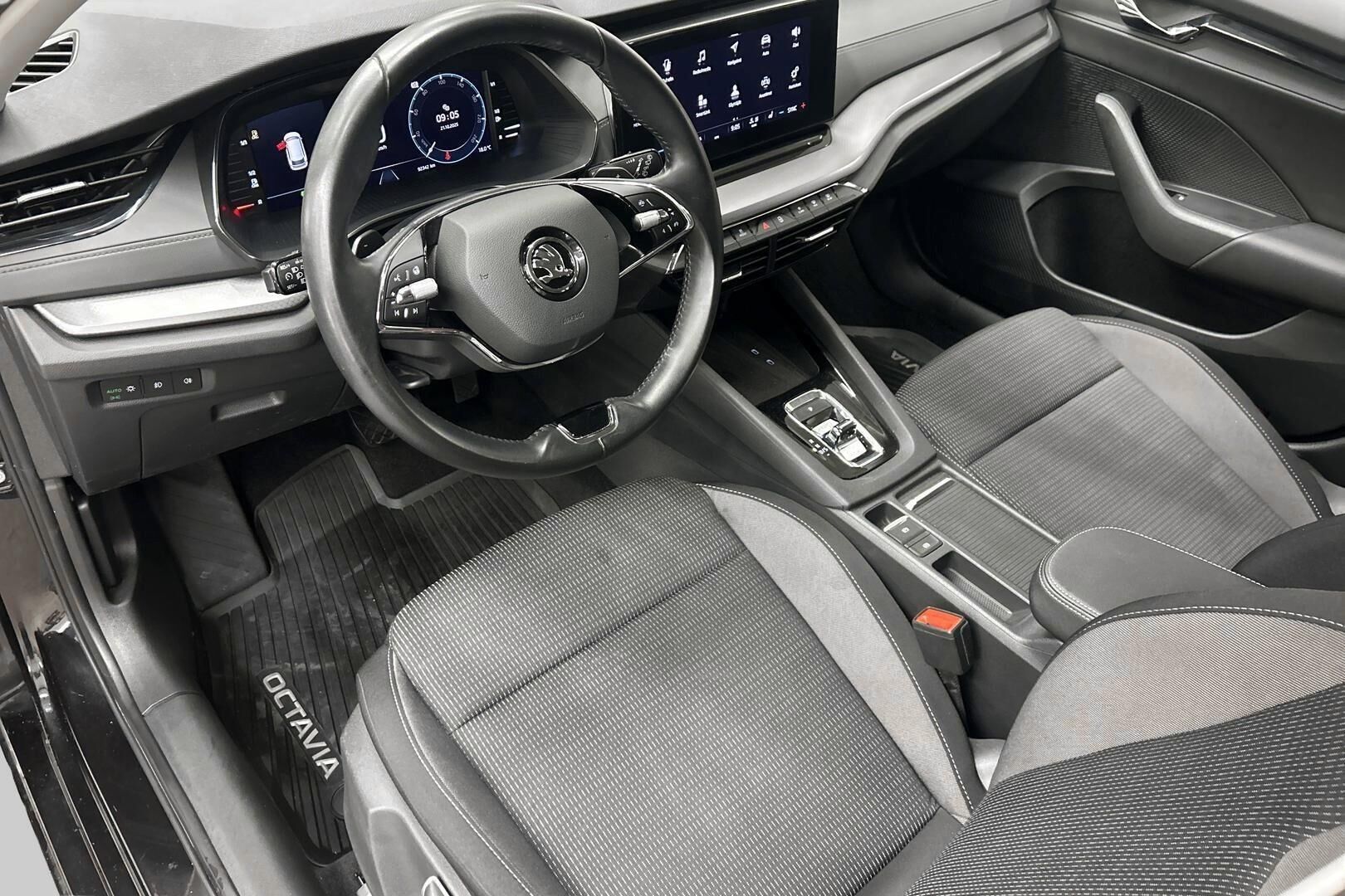 Skoda Octavia iso kuva 4