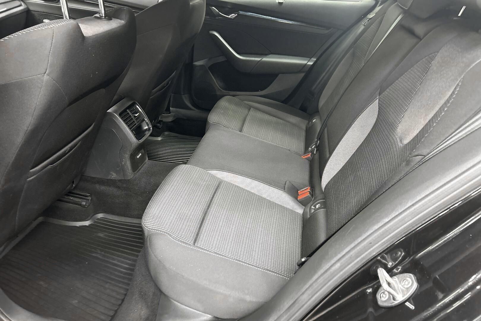 Skoda Octavia iso kuva 16