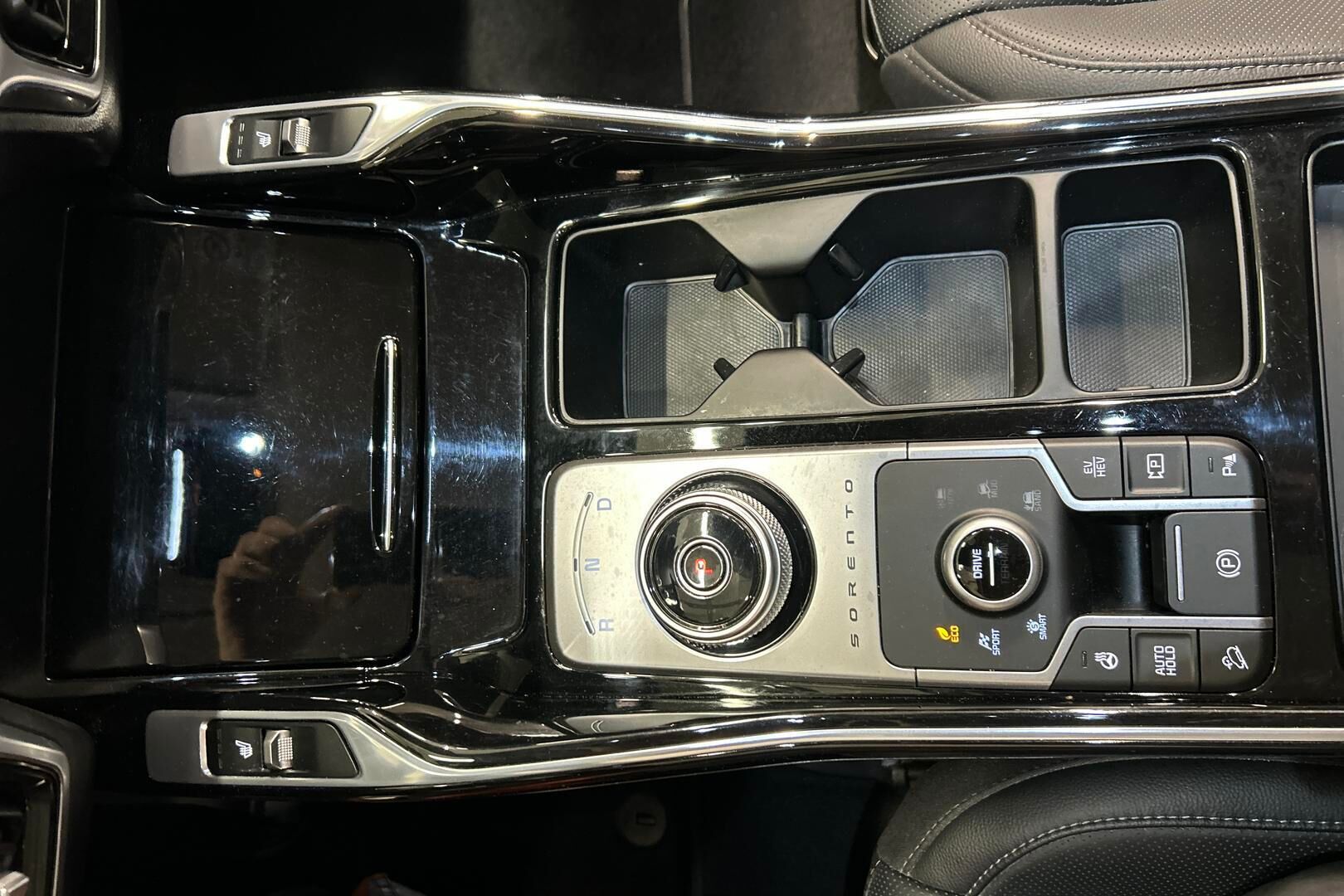 Kia Sorento iso kuva 15