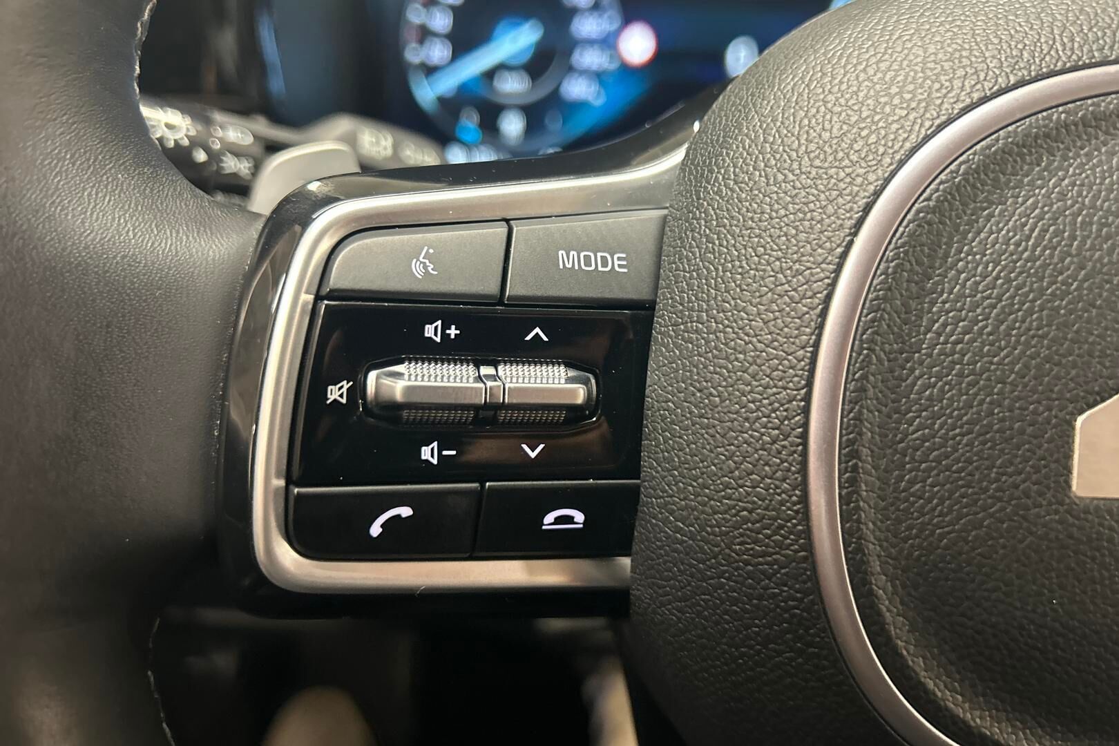 Kia Sorento iso kuva 17
