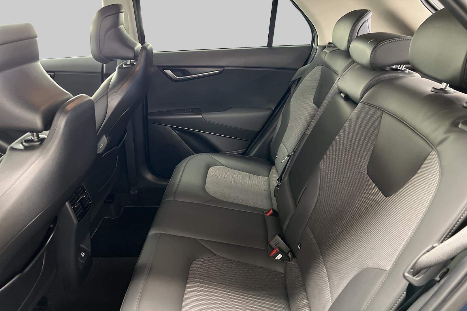 Kia Niro iso kuva 10