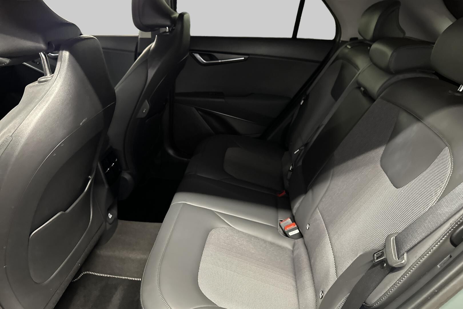 Kia Niro iso kuva 6