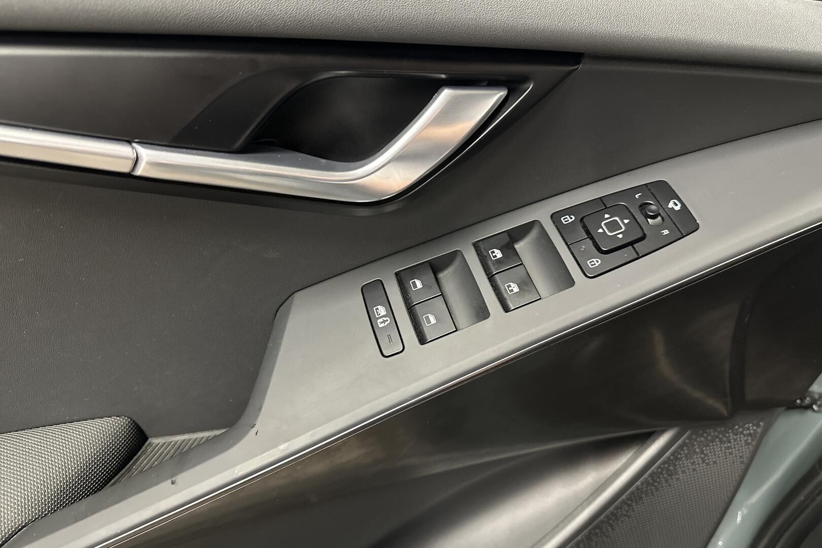 Kia Niro iso kuva 30