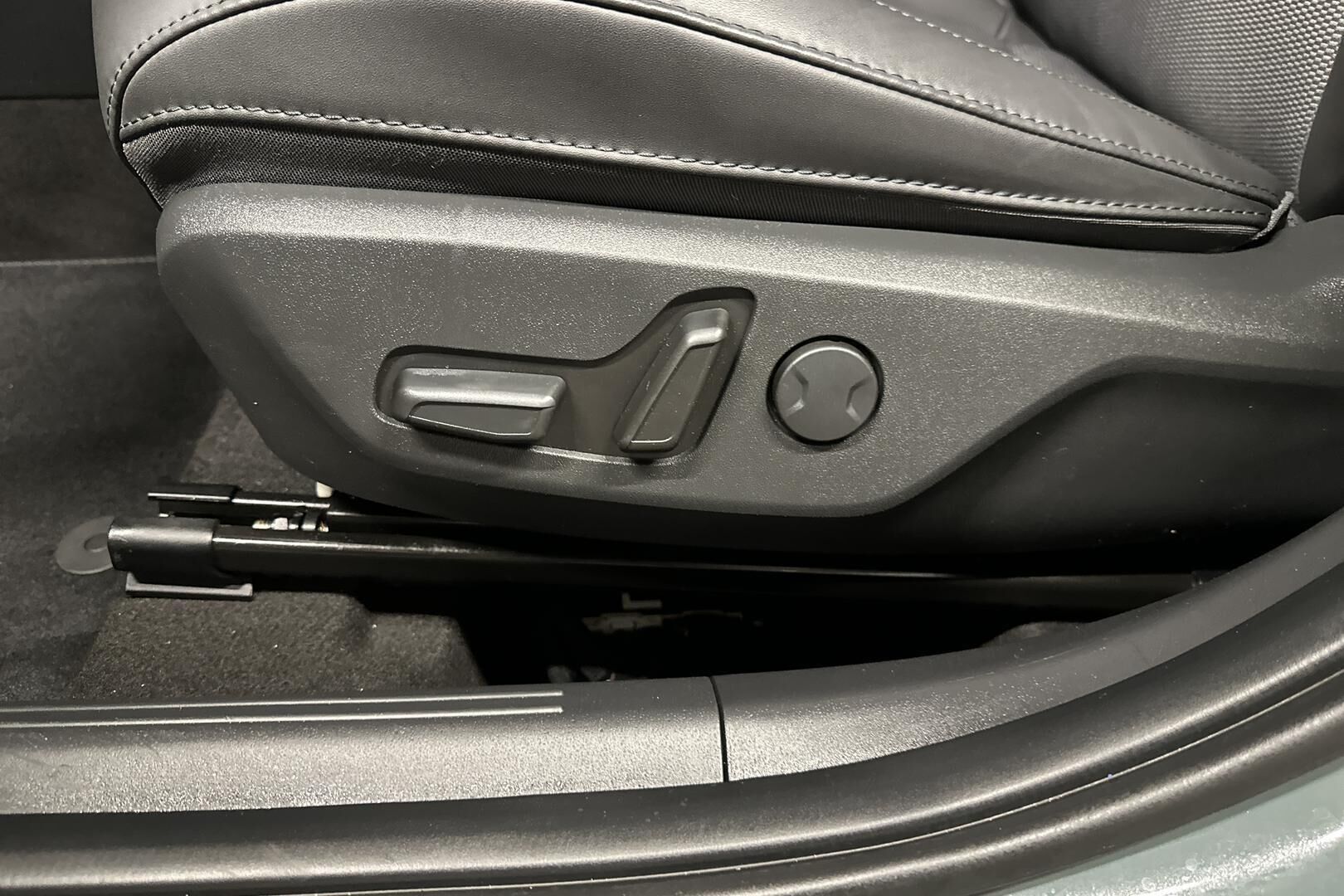 Kia Niro iso kuva 31