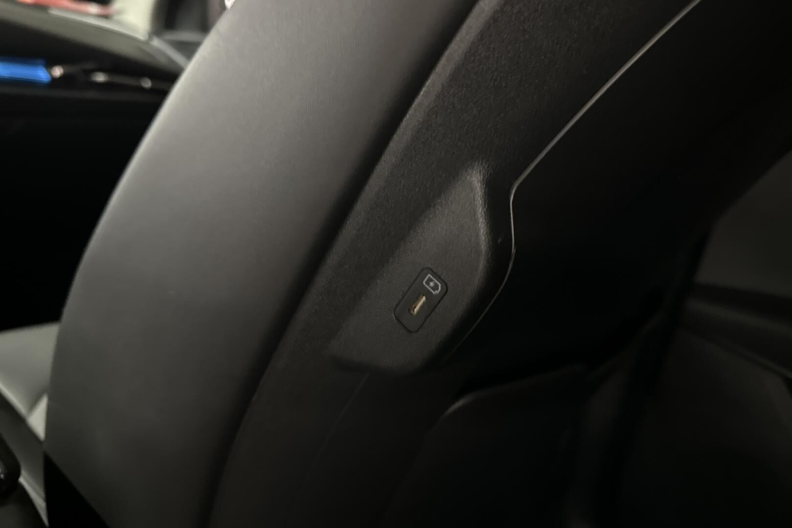 Kia Niro iso kuva 32