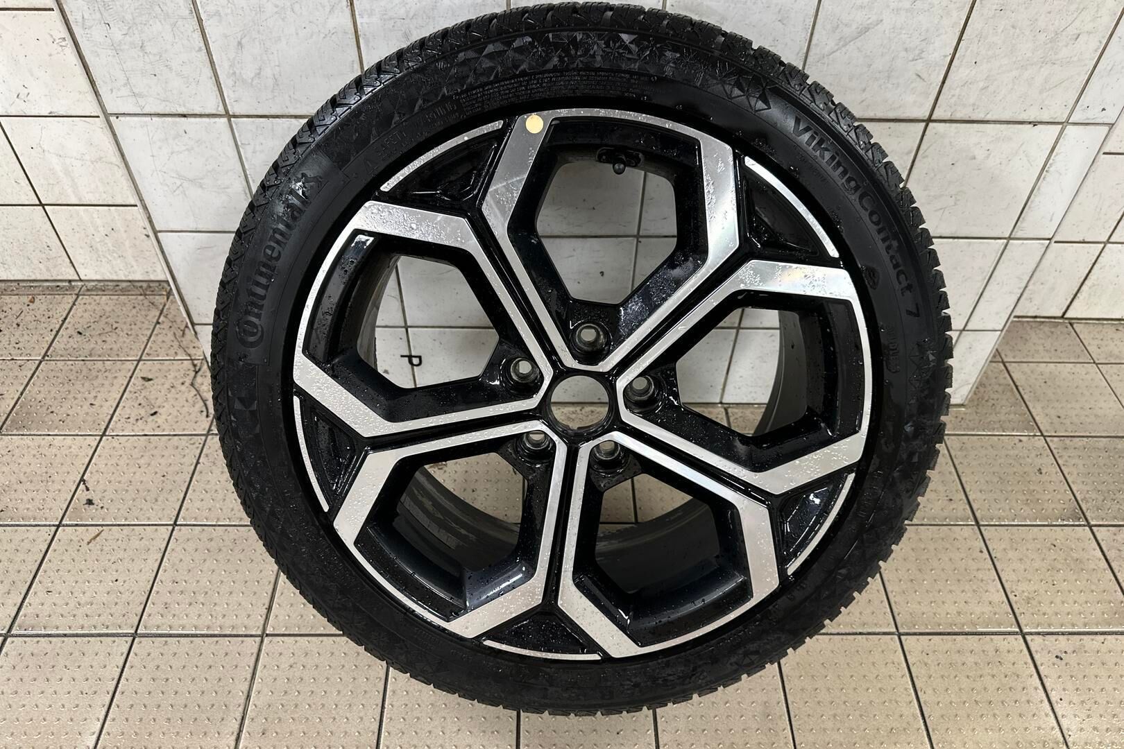 Kia Niro iso kuva 18