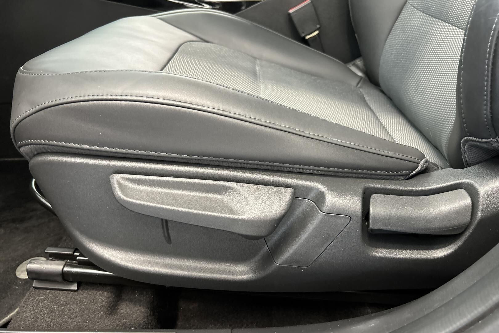 Kia Niro iso kuva 13