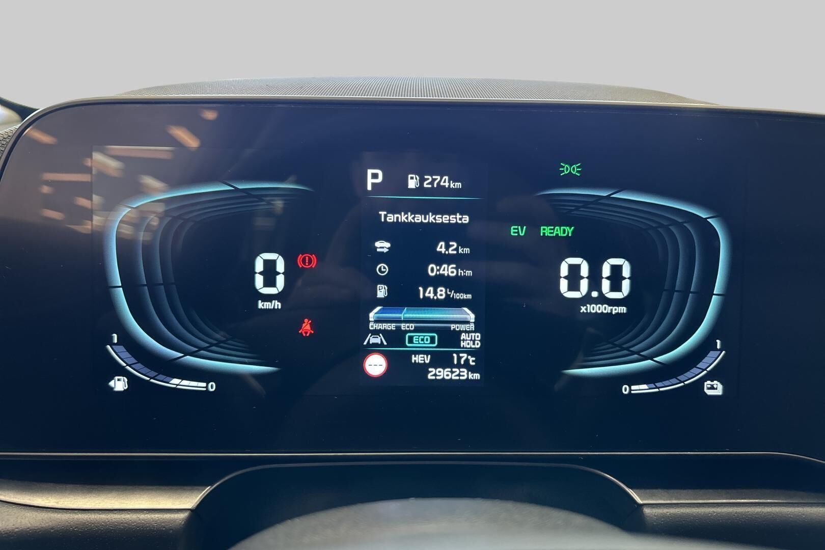 Kia Niro iso kuva 14