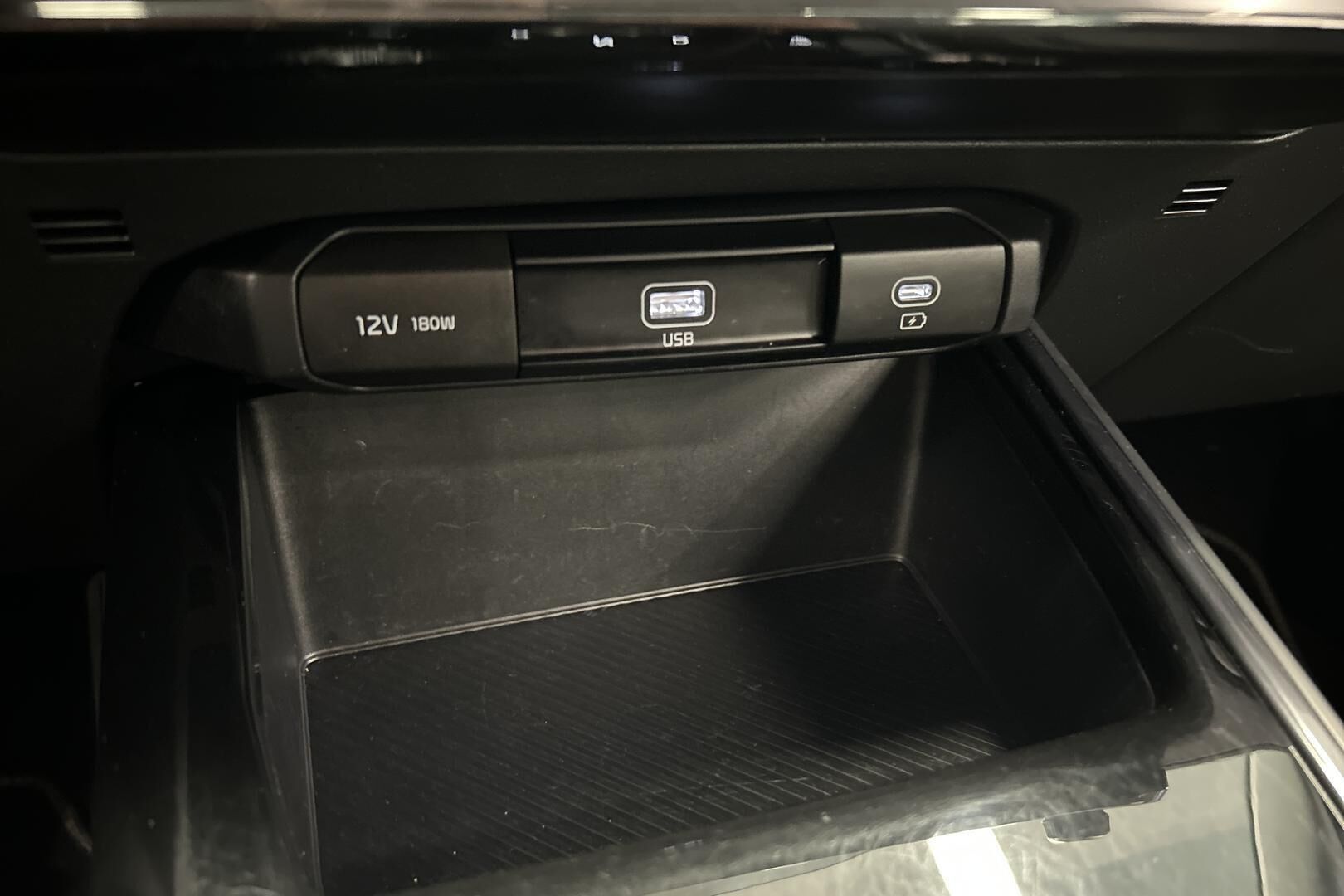 Kia Niro iso kuva 33