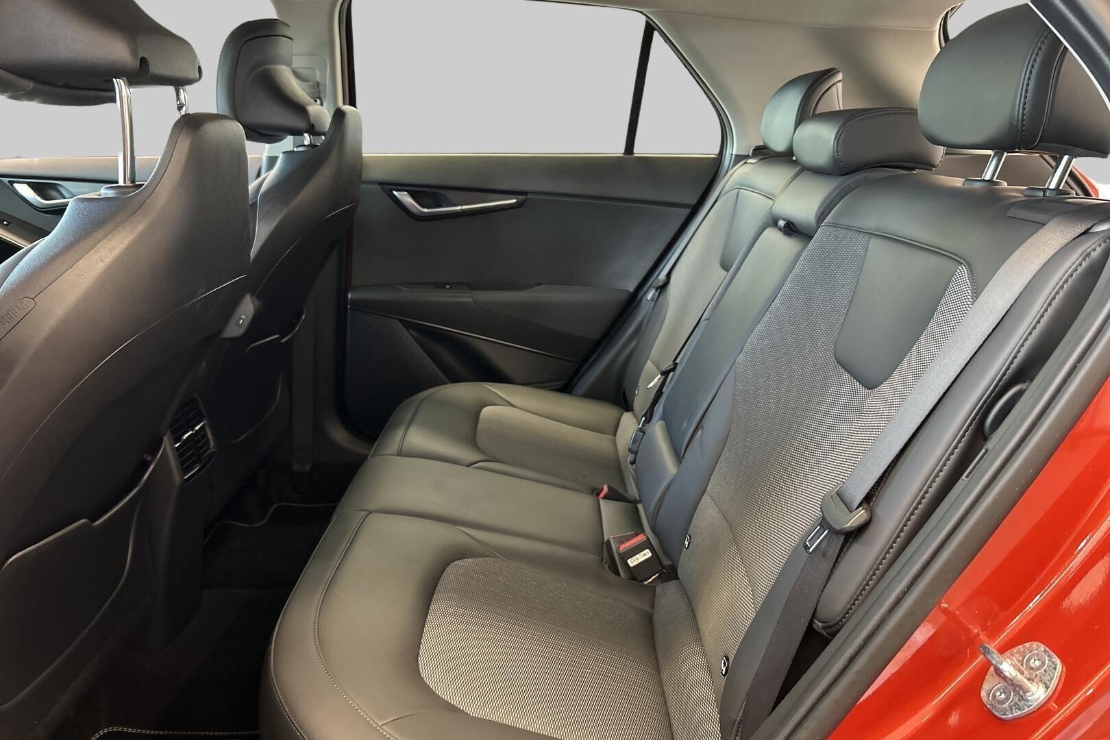 Kia Niro iso kuva 9
