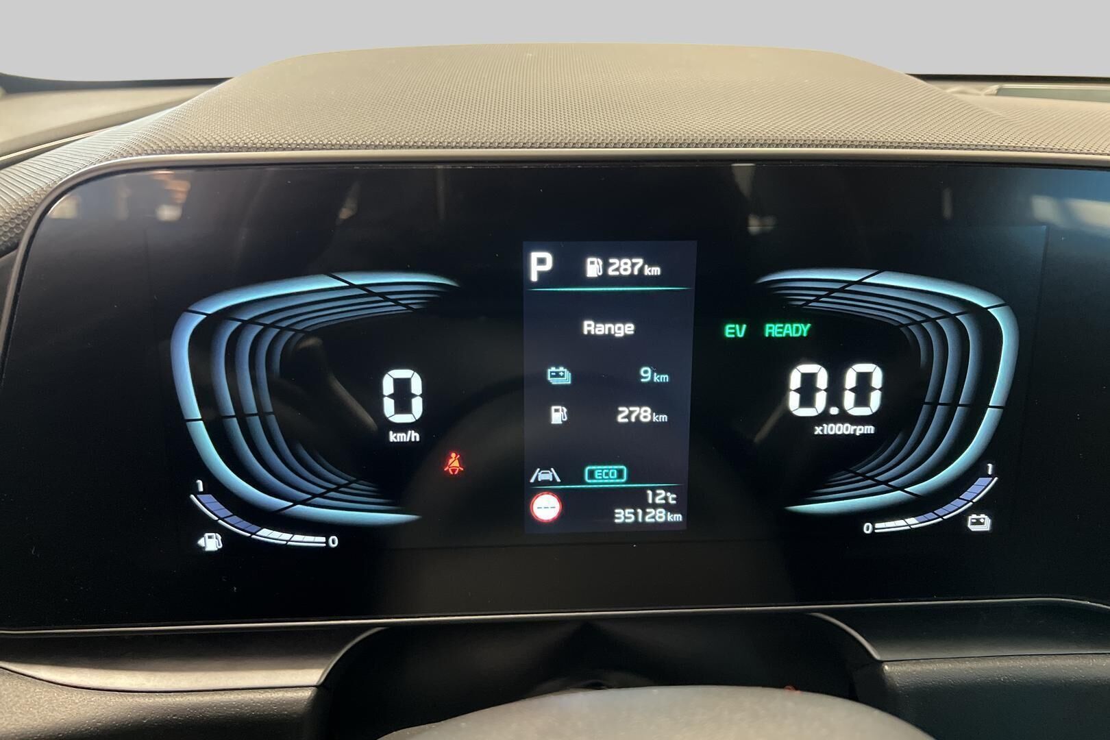 Kia Niro iso kuva 10