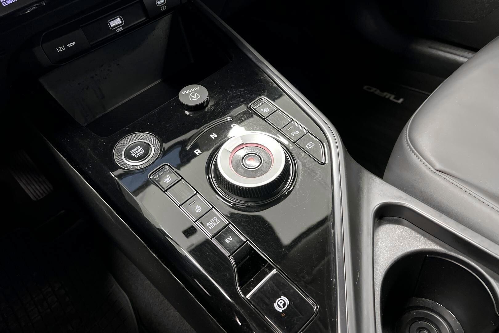 Kia Niro iso kuva 12