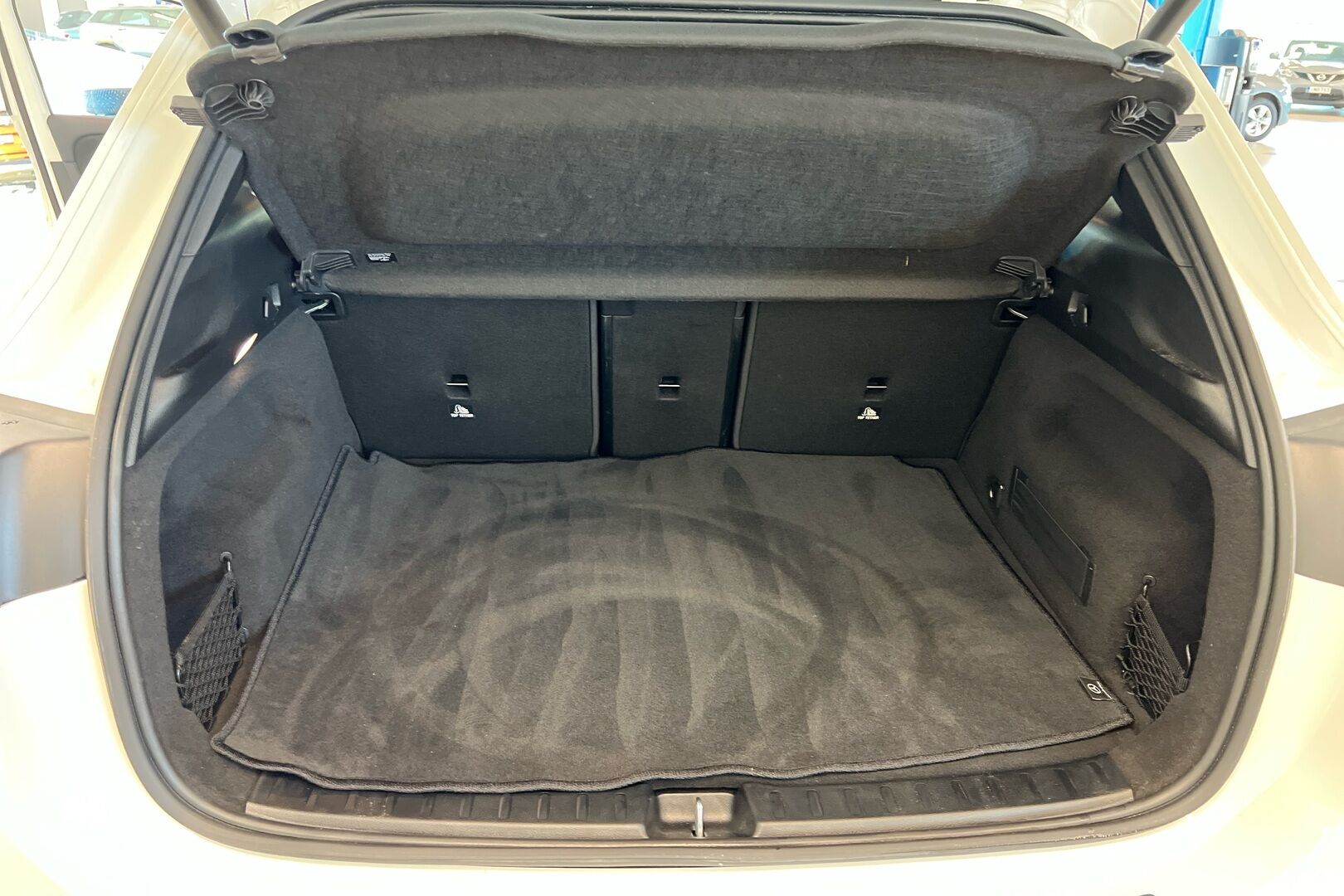 Mercedes-Benz EQA iso kuva 10