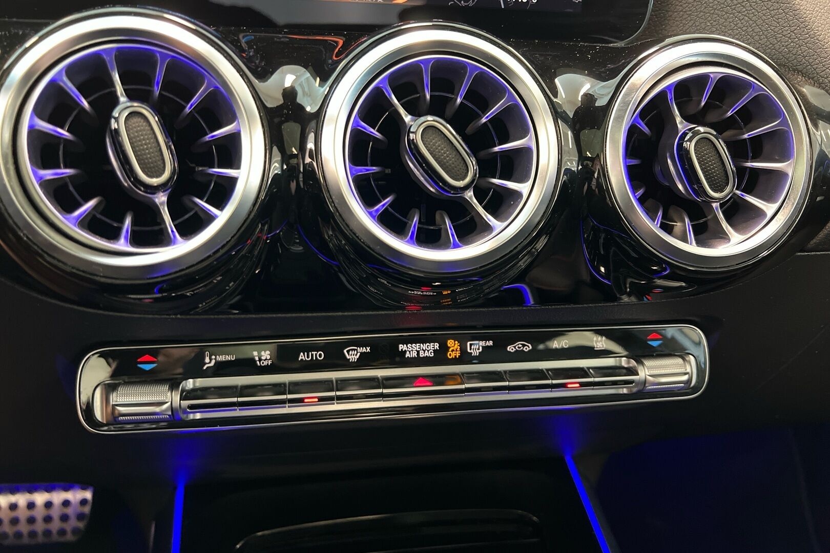 Mercedes-Benz EQA iso kuva 14