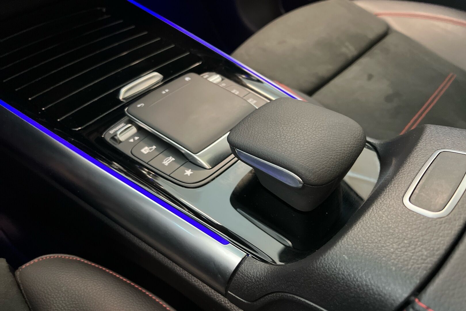 Mercedes-Benz EQA iso kuva 16