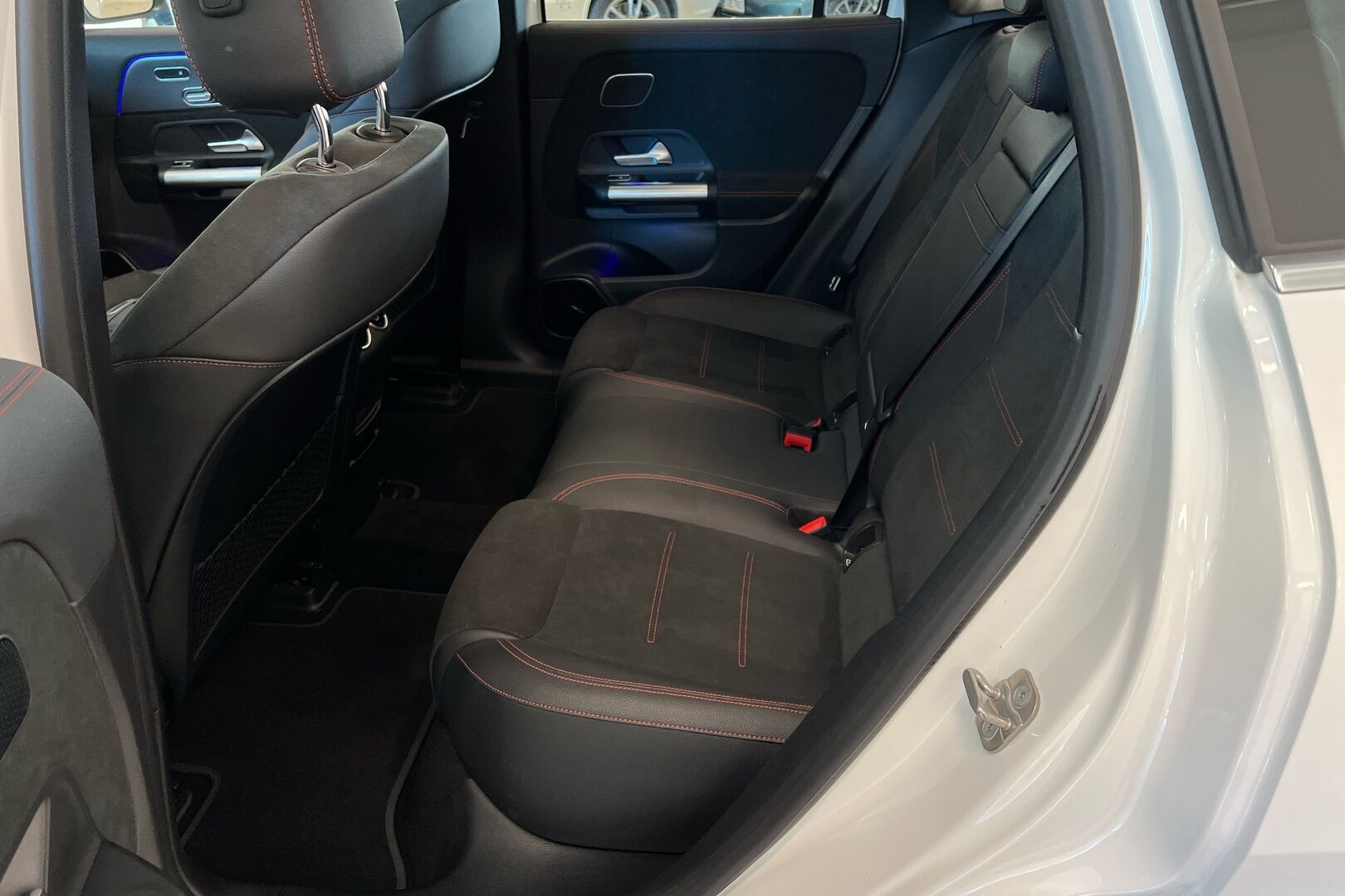 Mercedes-Benz EQA iso kuva 9