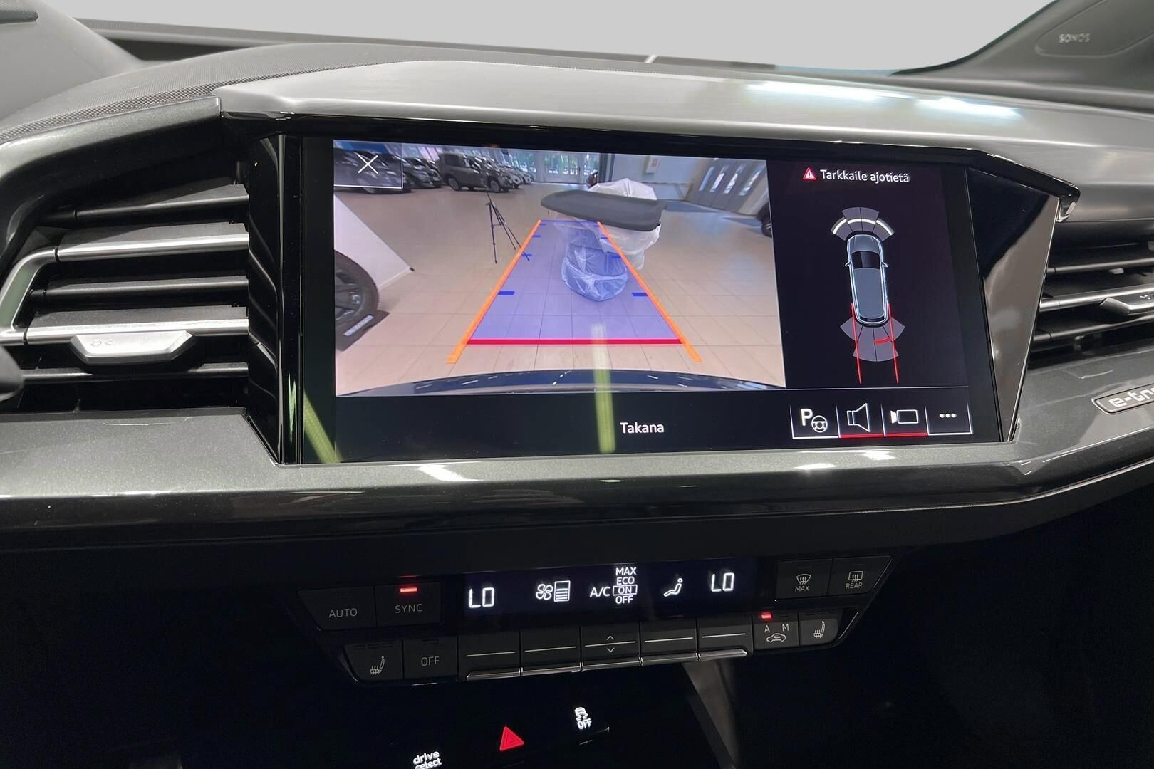 Audi Q4 e-tron iso kuva 11