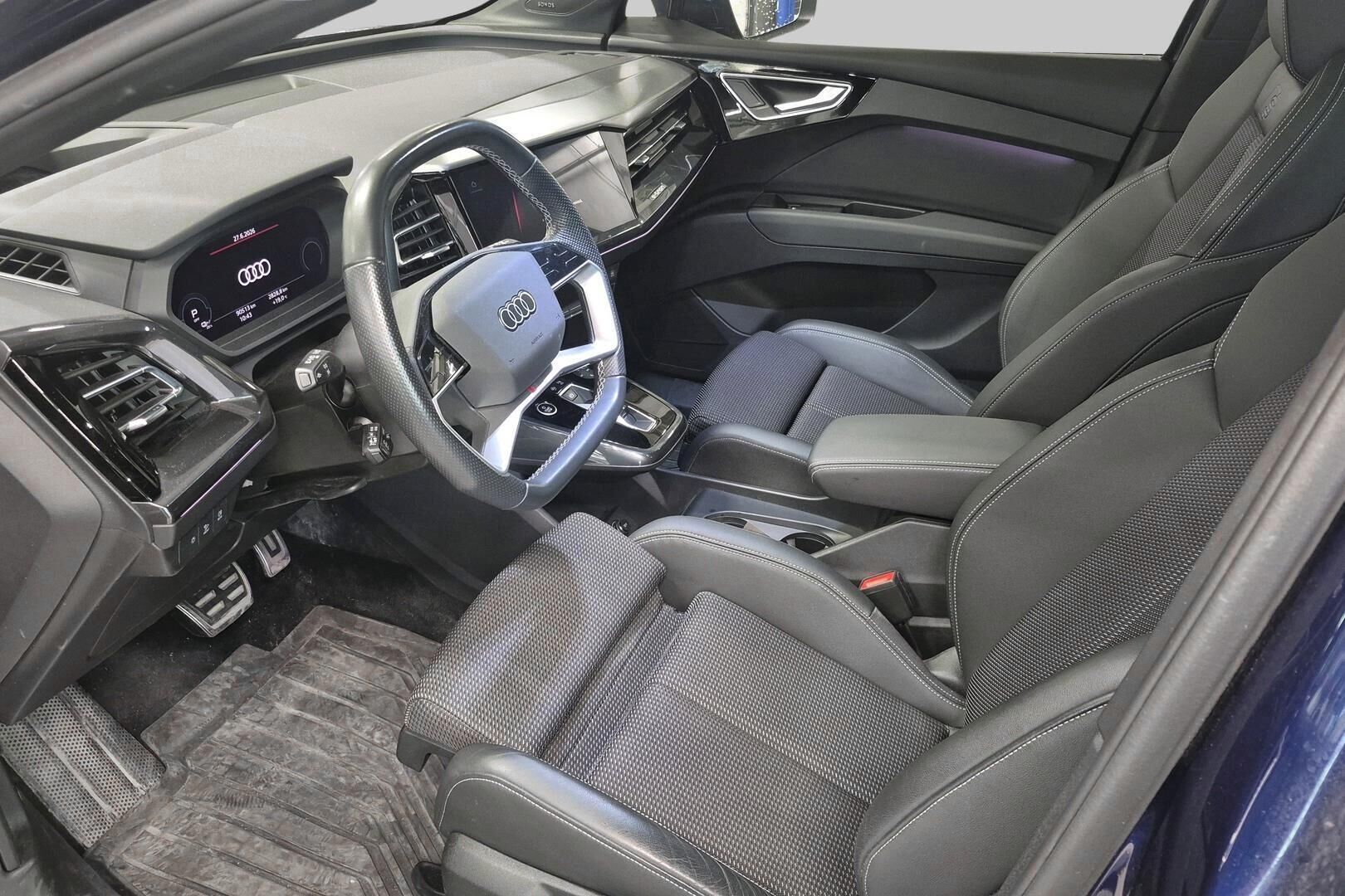 Audi Q4 e-tron iso kuva 2