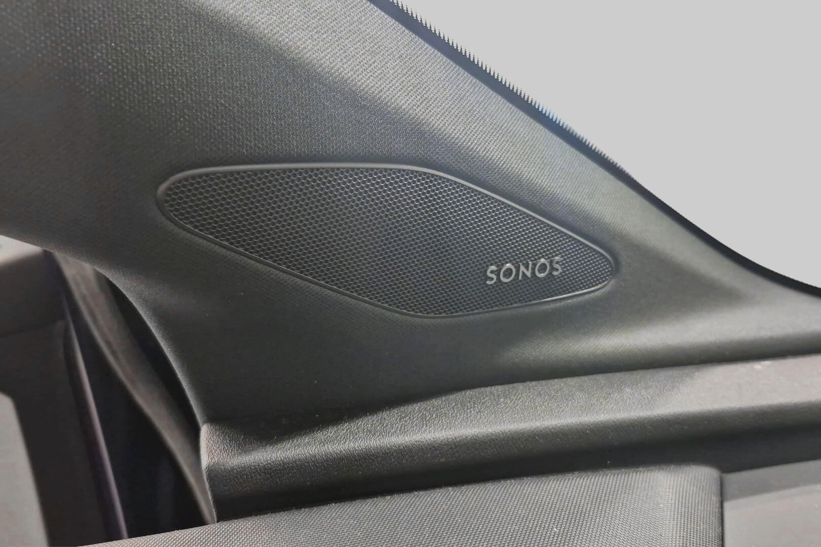 Audi Q4 e-tron iso kuva 3