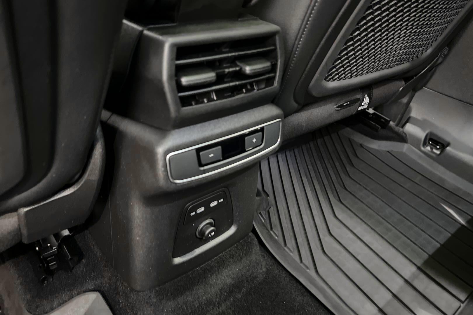 Audi Q4 e-tron iso kuva 29