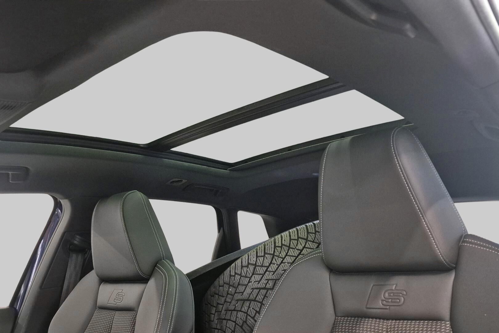 Audi Q4 e-tron iso kuva 4
