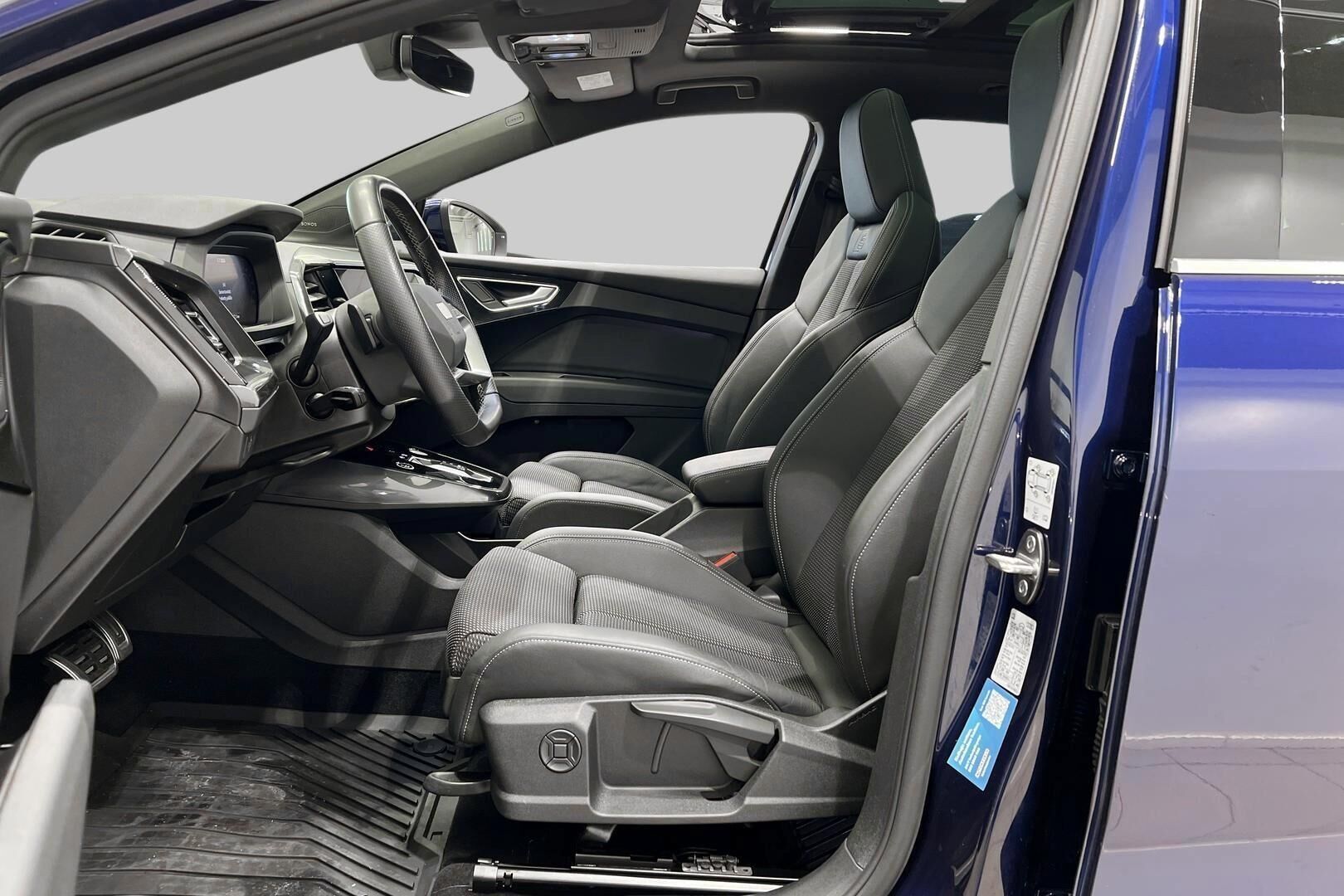 Audi Q4 e-tron iso kuva 5