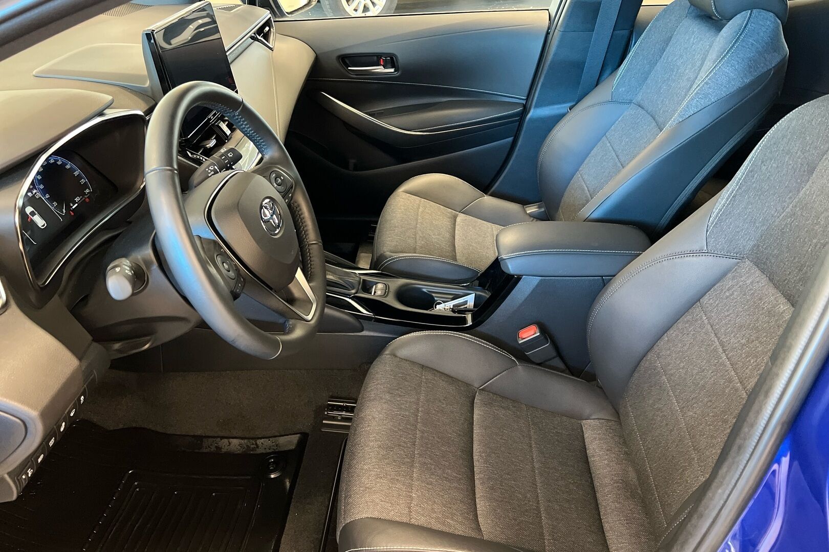 Toyota Corolla iso kuva 8