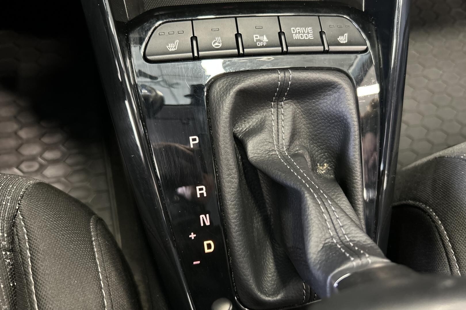 Kia Stonic iso kuva 18