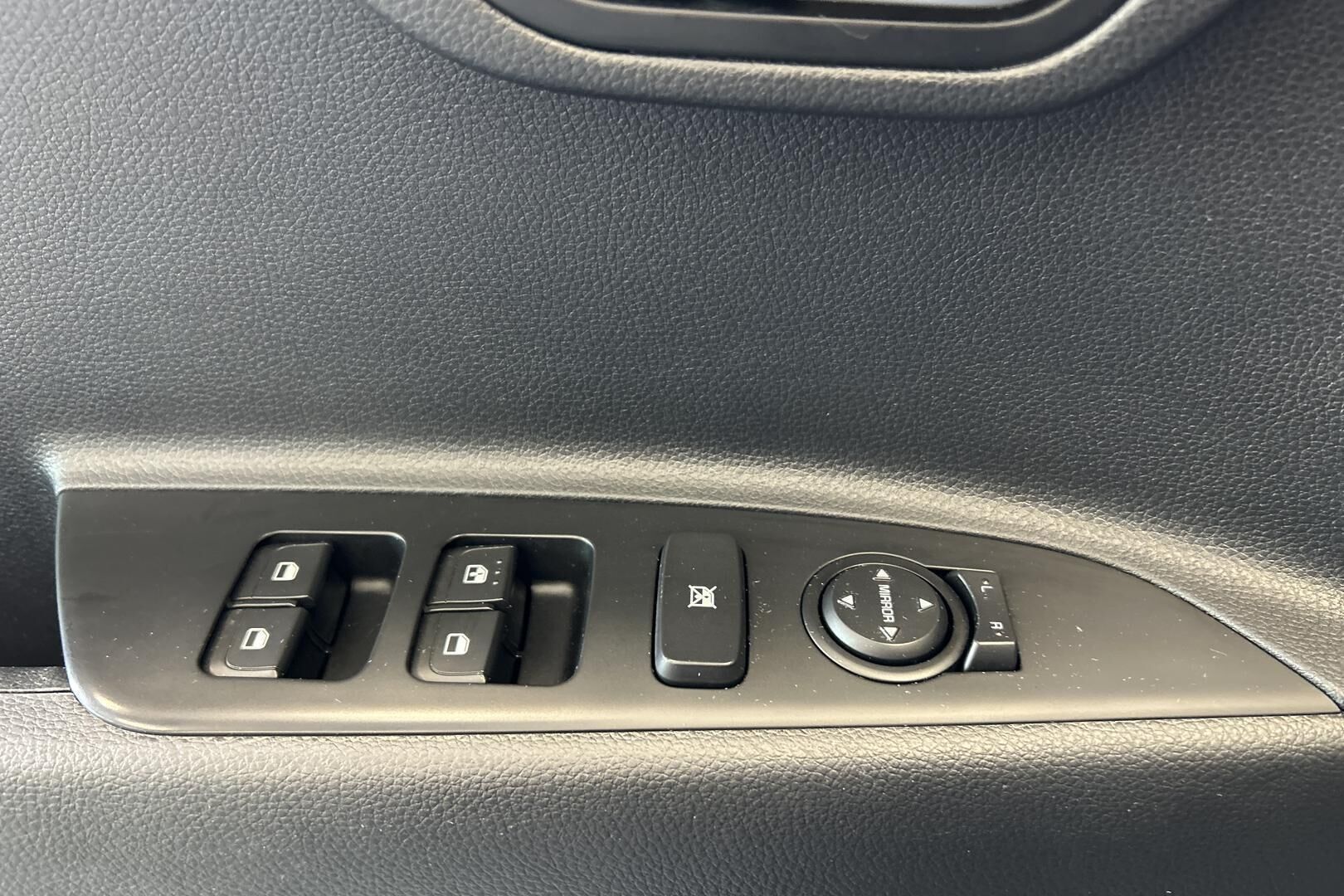 Kia Stonic iso kuva 22