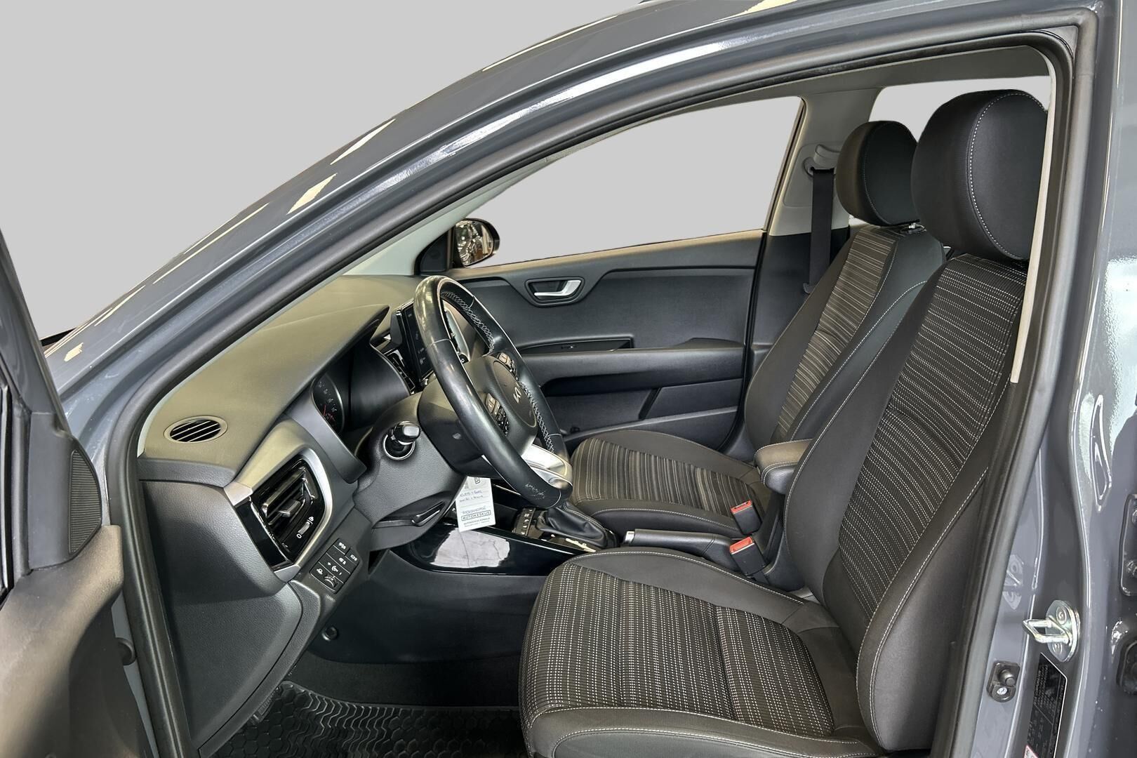 Kia Stonic iso kuva 8