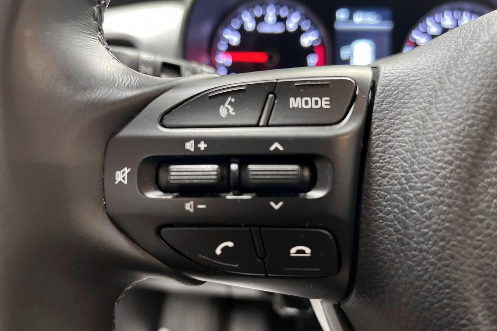Kia Stonic iso kuva 16