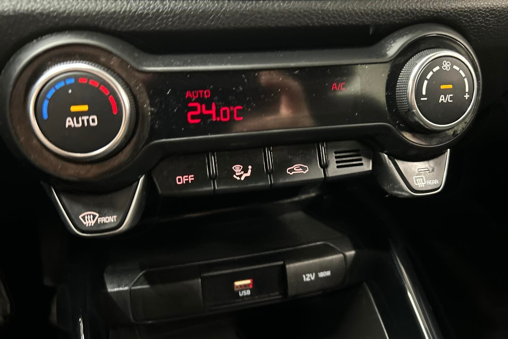 Kia Stonic iso kuva 18